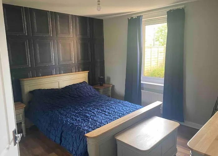 Lovely 2 Bedroom With Private Garden