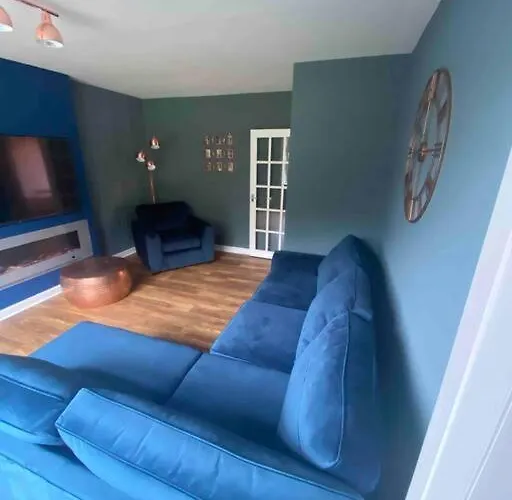 Lovely 2 Bedroom With Private Garden