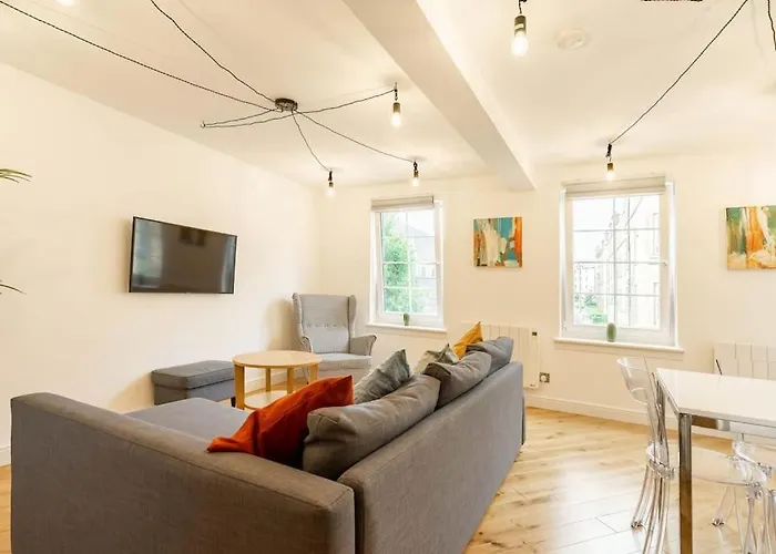 公寓 Central, Bright 2 Bed Flat - Pool & Sauna *