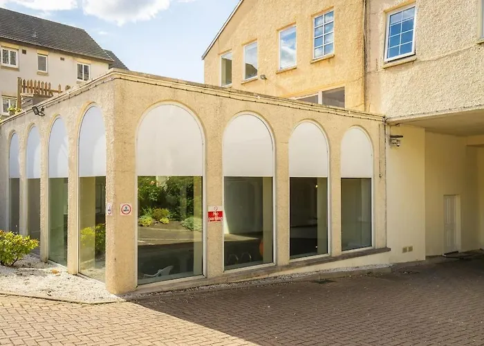 Central, Bright 2 Bed Flat - Pool & Sauna * 爱丁堡