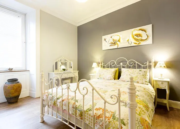 Cosy Near Centre Apartment Edinburgh