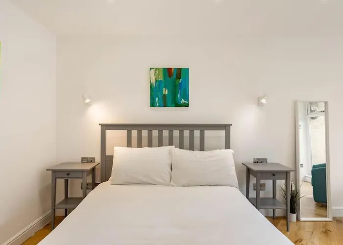 公寓 Central, Bright 2 Bed Flat - Pool & Sauna *