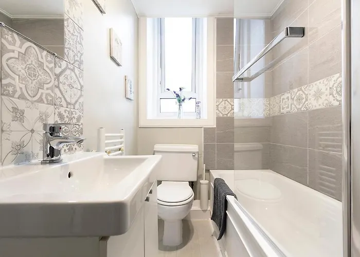 Cosy Near Centre * Edinburgh