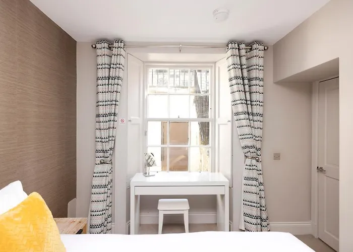 아파트 Joivy Splendid Flat Near Castle 에든버러