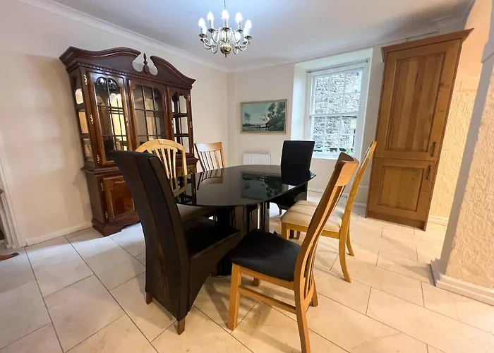 Apartamento Spacious Flat Sleeps 8 Near Princes Street Edimburgo