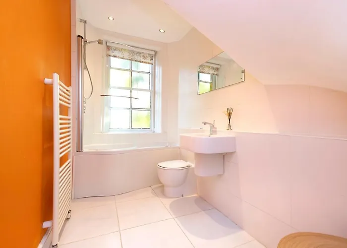 דירה Joivy Delightful Flat With Parking אדינבורו