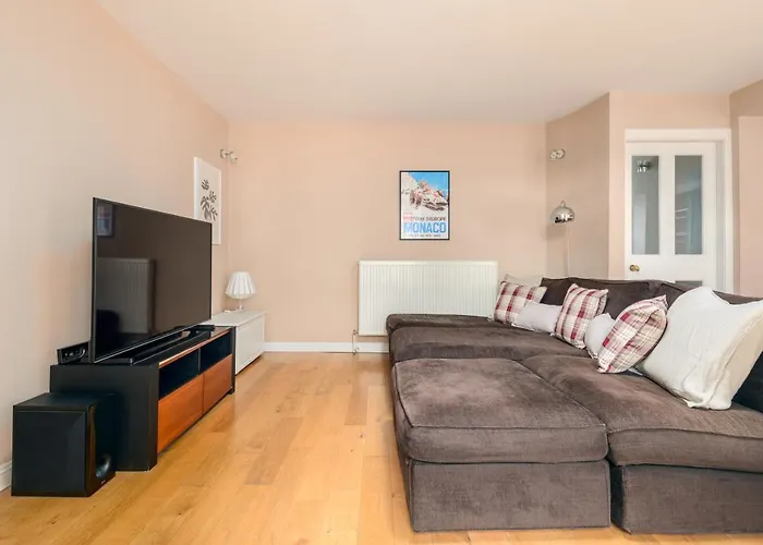 2br New Town Garden