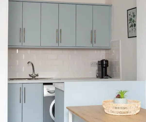 Lejlighed Lovely 1-bedroom In *