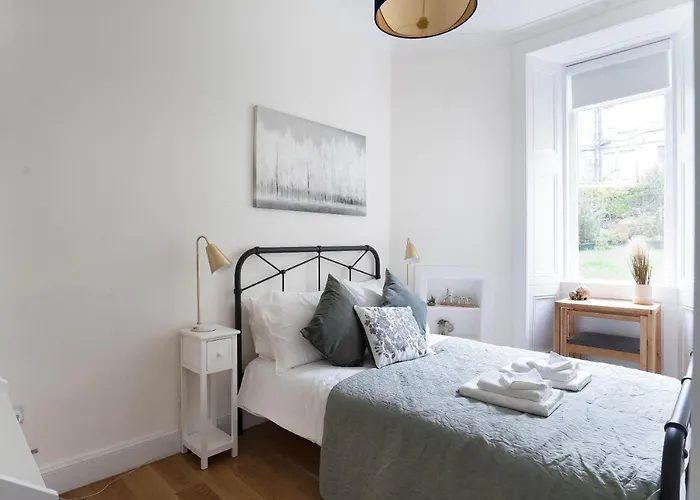 דירה Meadowbank 3-bed אדינבורו