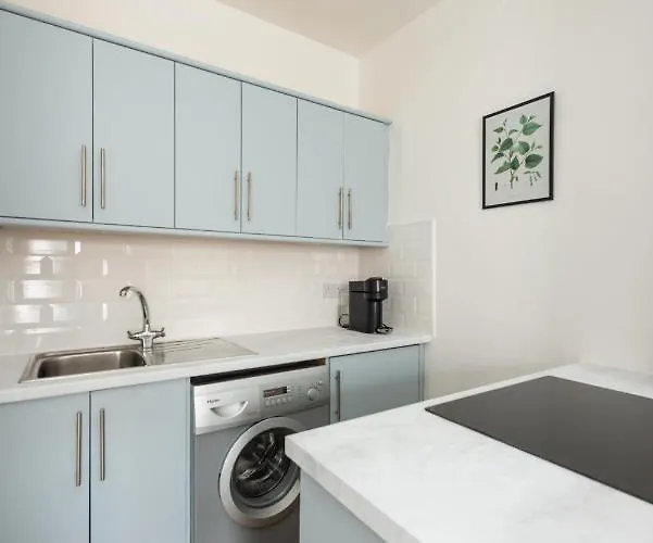 Lejlighed Lovely 1-bedroom In *