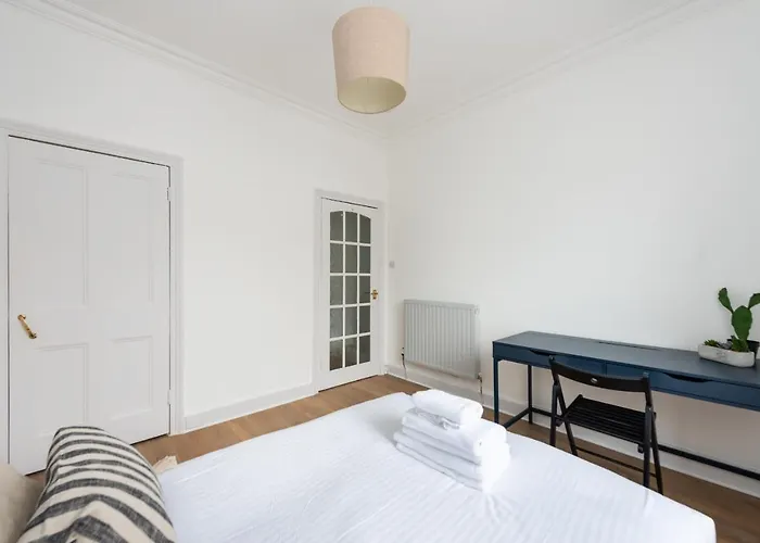 Lejlighed Lovely 1-bedroom In *