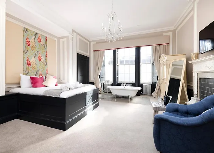 Apartment Joivy Contemporary Flat In The New Town Edinburgh