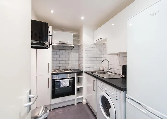 Downtown And 1 Bed In Lägenhet