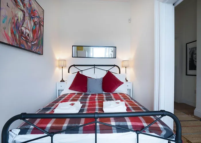 דירה Meadowbank 3-bed אדינבורו