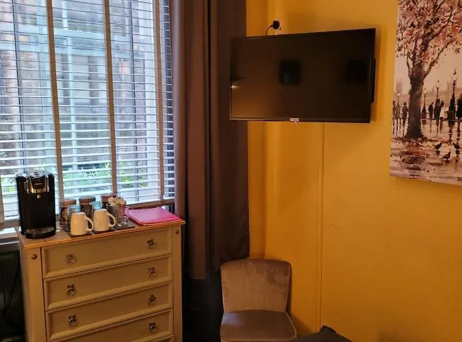 The - No 8 * Édimbourg