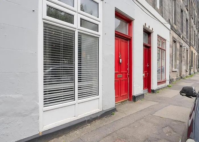 Apartment Centre 2 Bedroom Main Door *