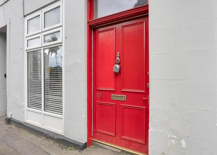 Apartment Centre 2 Bedroom Main Door Edinburgh