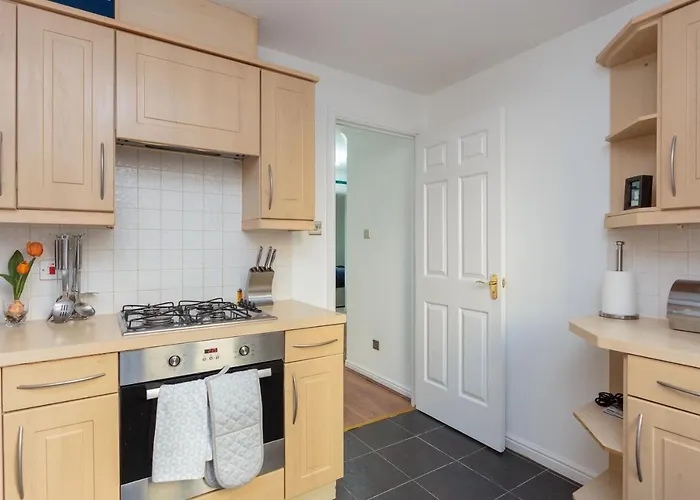 Stylish 2 Bedroom In *