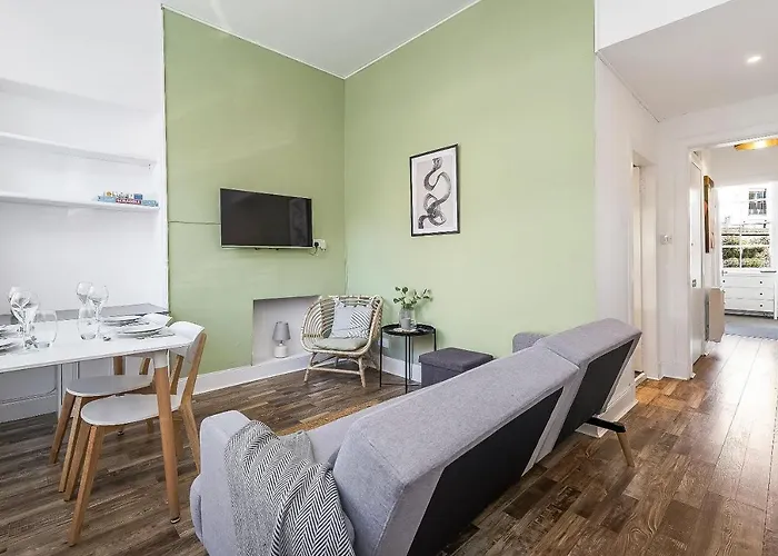 Centre 2 Bedroom Main Door Apartment