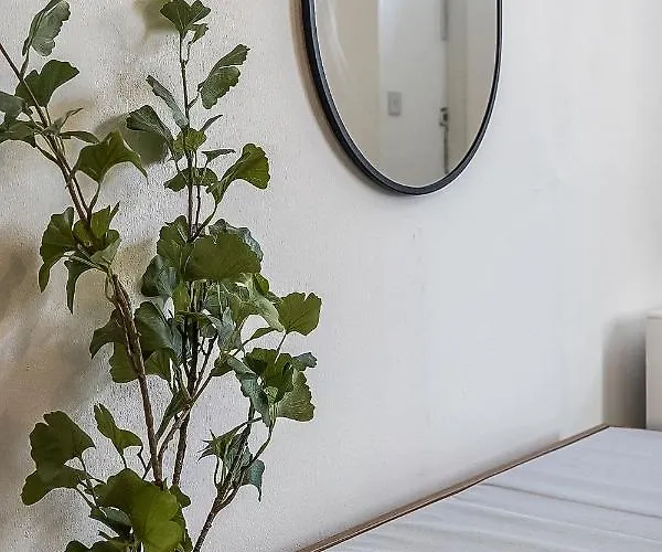 Apartment Centre 2 Bedroom Main Door *