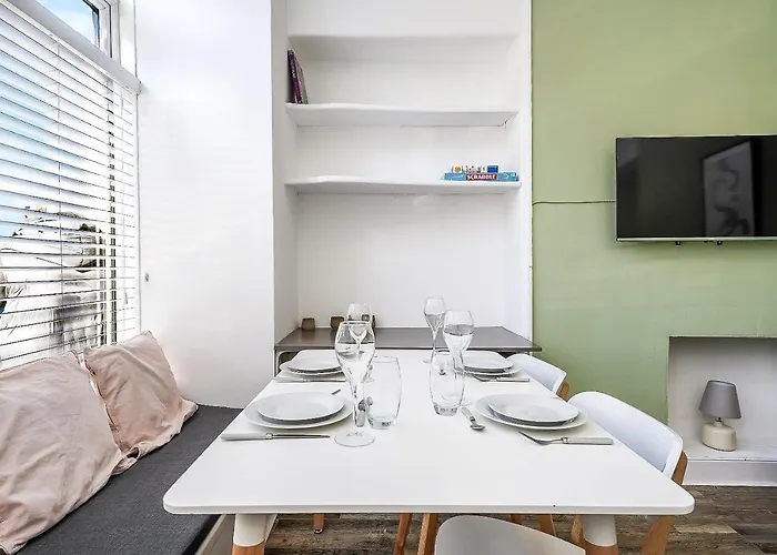 Lejlighed Centre 2 Bedroom Main Door *