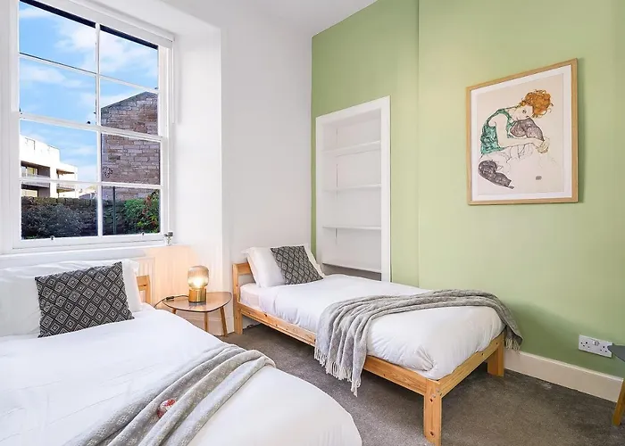 Apartment Centre 2 Bedroom Main Door Edinburgh