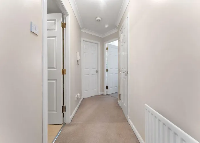 Modern 1br Flat - Free Parking + Lift شقة إدنبرة