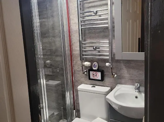 The - No 8 Édimbourg