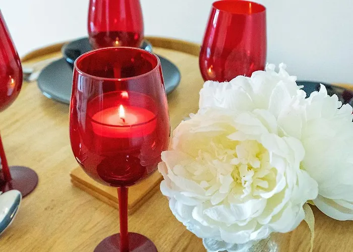 Modern 1br Flat - Free Parking + Lift