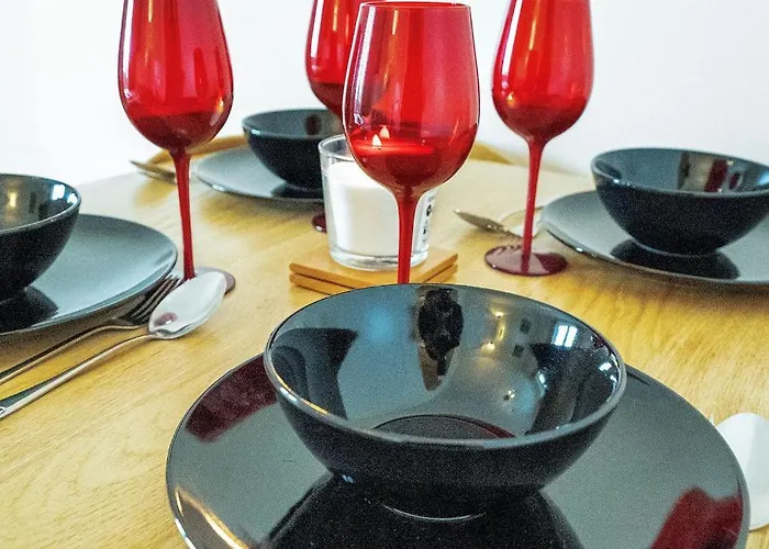 Modern 1br Flat - Free Parking + Lift