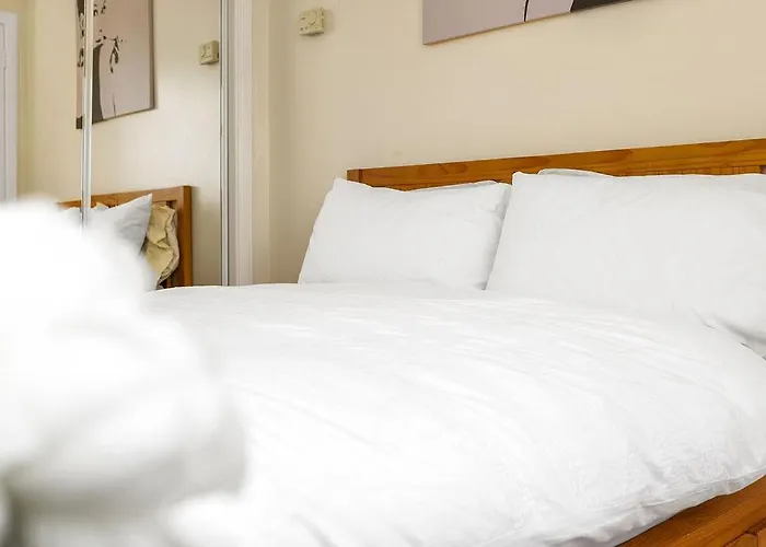 Modern 1br Flat - Free Parking + Lift شقة إدنبرة