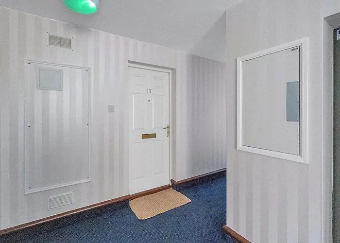 Modern 1br Flat - Free Parking + Lift