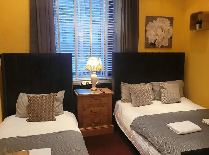 The - No 8 * Édimbourg