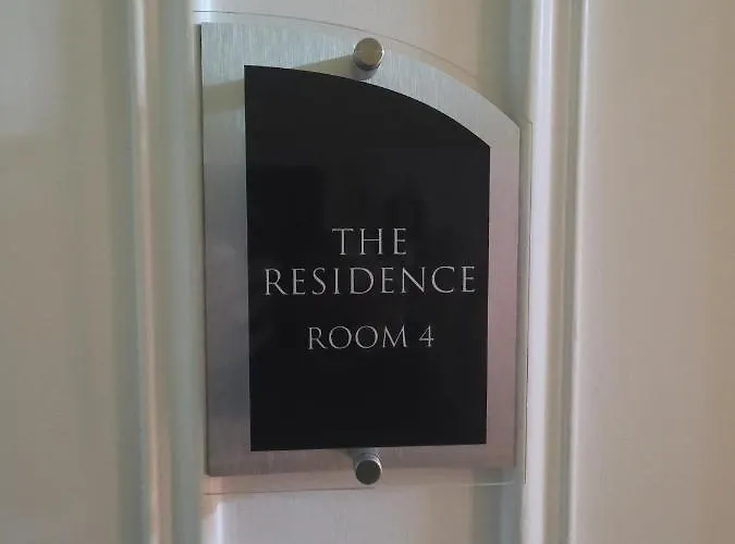 The - No 8 Édimbourg