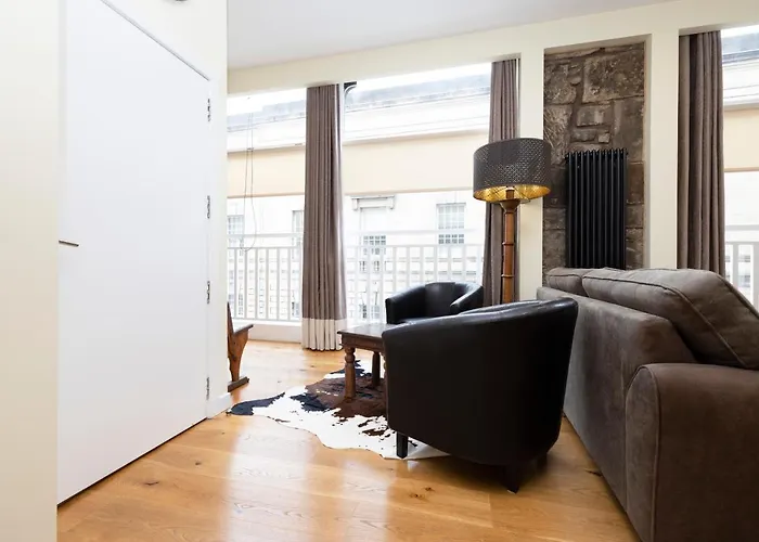 Joivy 1 Bed Flat In Old Town, Next To St Giles Cathedral Эдинбург