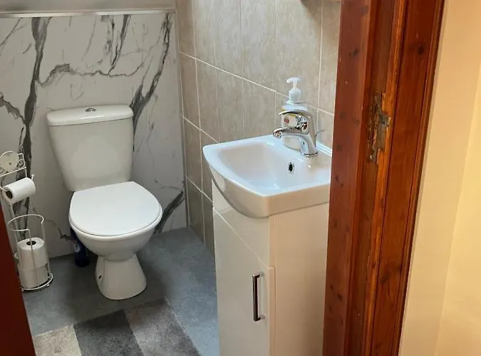 4 Bed Near Airport * Edynburg