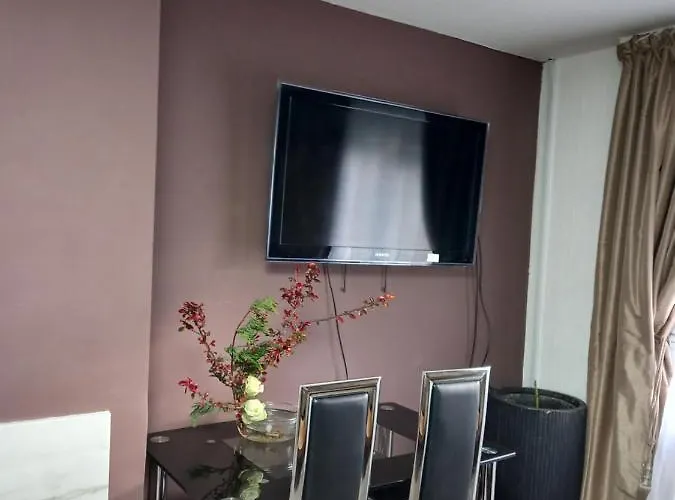 White House In Edinburgh, 2 Bedroom Good Location 爱丁堡