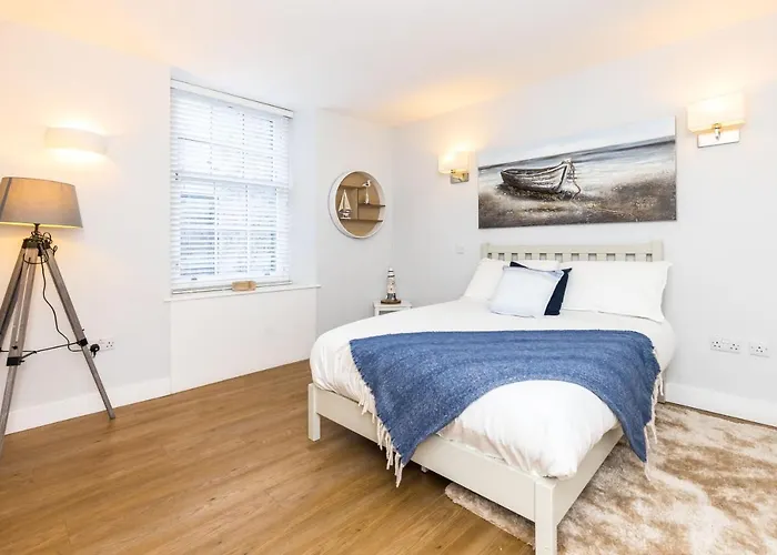 Luxury Modern 3 Bedroom In Centre