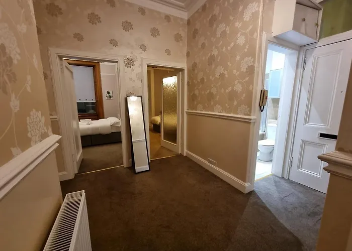 Bright 3 Bedroom * אדינבורו