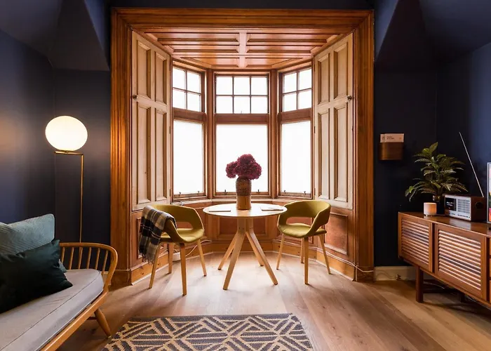 Joivy Contemporary With Free Parking Edinburgh