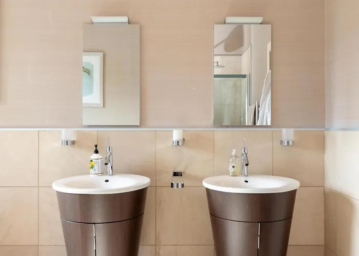 Joivy Beautiful Penthouse With Terrace & Jacuzzi