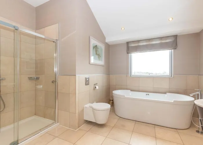 Joivy Beautiful Penthouse With Terrace & Jacuzzi * Edinburgh