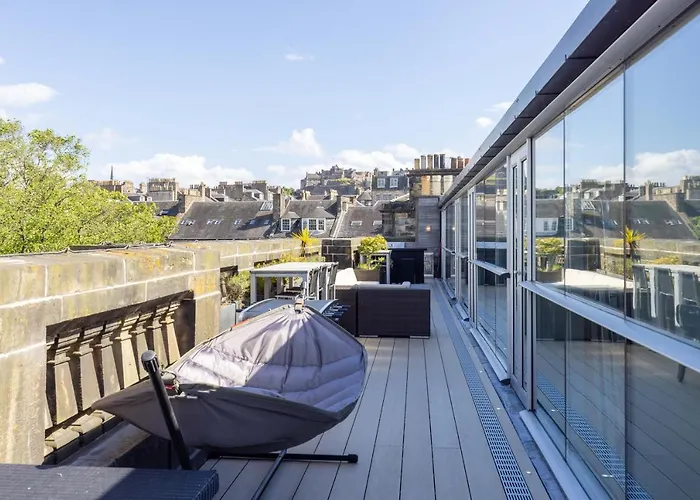 Joivy Beautiful Penthouse With Terrace & Jacuzzi Edinburgh