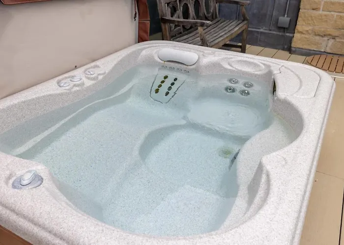 Joivy Beautiful Penthouse With Terrace & Jacuzzi Edinburgh