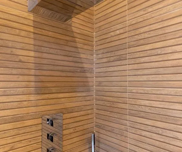 Joivy Beautiful Penthouse With Terrace & Jacuzzi Edinburgh