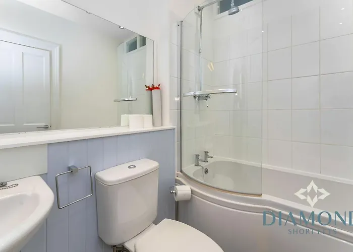 Апартаменты Spacious 1 Bed Ground Floor With Garden