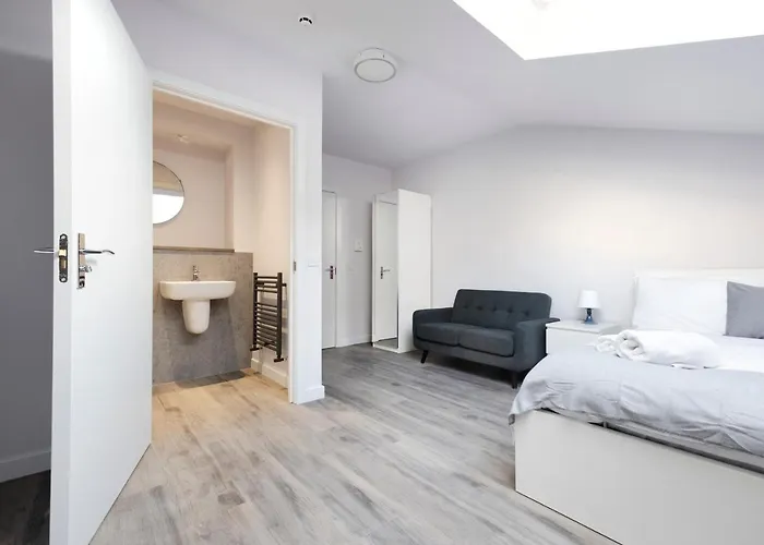 דירה Altido Elegant Near The Meadows *