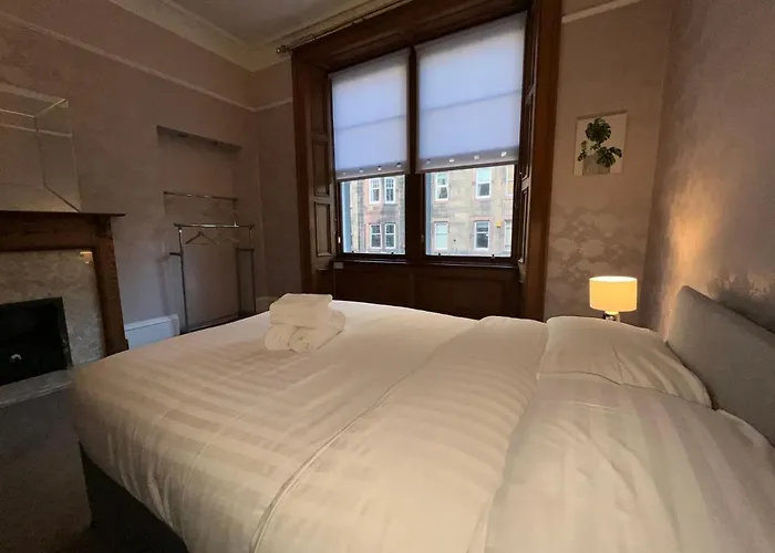 Bright 3 Bedroom * אדינבורו