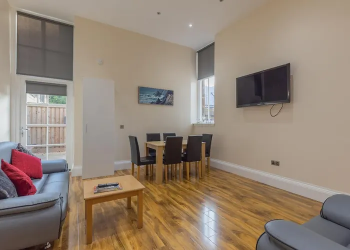 New 3-bedroom Close To Centre * Edinburgh