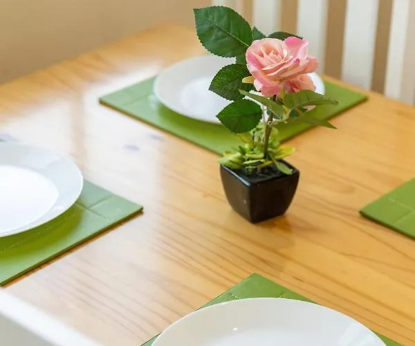 New 2 Bed With Stunning Views Of Arthur Seat Mountain Daire *